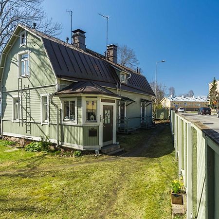 Newly Renovated Apartment In A Woodenhouse From 1910 In Martti! Турку Экстерьер фото